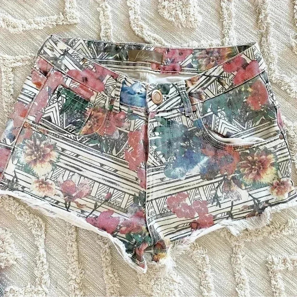 𝅺PRINTED Jeans Shorts - Picture 1 of 7